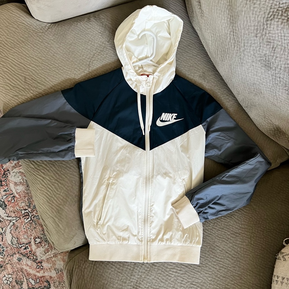 NIKE windbreaker 😍